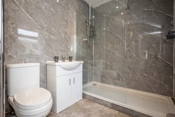 Family bathroom with walk-in shower at Algernon Road, Melton Mowbray