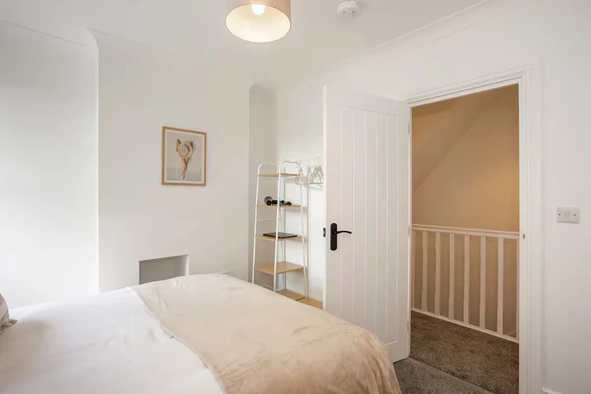 Double bedroom with natural light at Algernon Road, Melton Mowbray