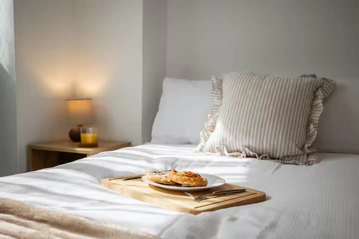 Double bedroom with bedside lamp lighting at Algernon Road, Melton Mowbray